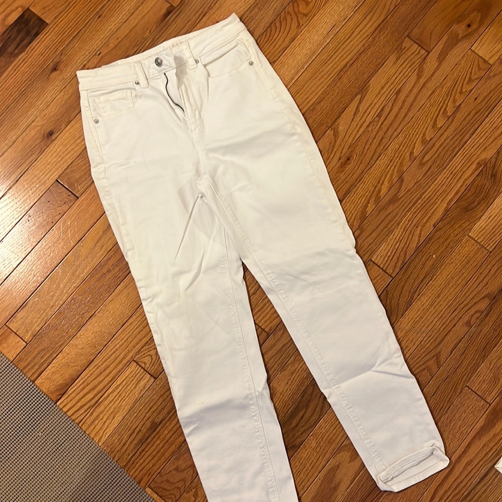American Eagle White High Rise Mom Jeans